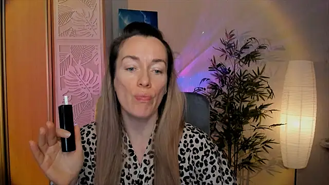 RebeccaMartinez online show from January 9, 7:22 am