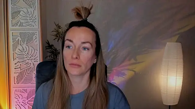 RebeccaMartinez online show from February 4, 5:57 am