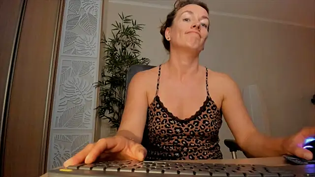 RebeccaMartinez online show from July 6, 3:03 pm