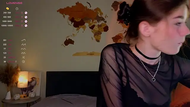 Snapshot of AuroraMari chatting on February 17, 11:53 pm AuroraMari online show from February 17, 11:53 pm