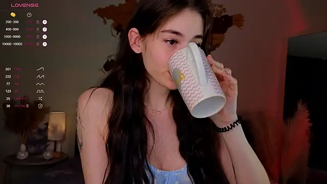 Snapshot of AuroraMari chatting on March 4, 5:32 am AuroraMari online show from March 4, 5:32 am