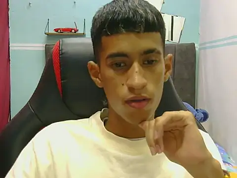 Angelstripboy online show from May 18, 11:10 pm