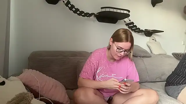 LucyFoxLulu online show from July 13, 2:09 pm