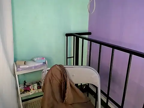 katie white online show from March 26, 7:47 am