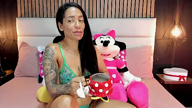 NiicolleMiller online show from February 22, 5:35 pm