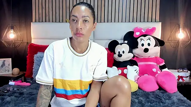 NiicolleMiller online show from March 20, 10:40 pm