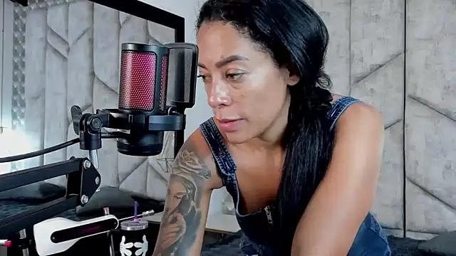 NiicolleMiller online show from November 8, 1:00 pm