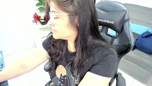 Snapshot of BellaFlaming chatting on February 25, 11:08 am BellaFlaming online show from February 25, 11:08 am