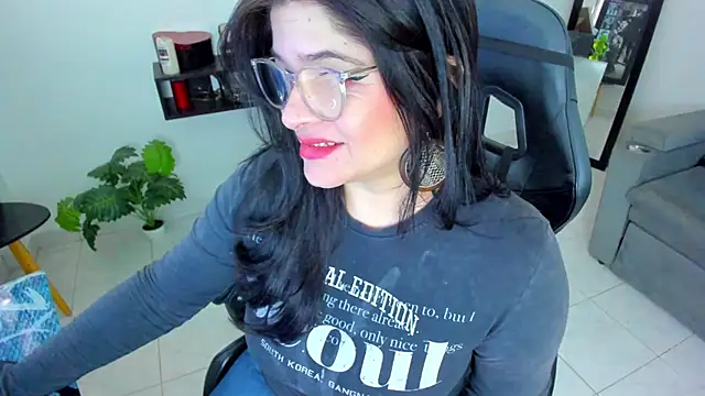 Snapshot of BellaFlaming chatting on September 13, 12:05 pm BellaFlaming online show from September 13, 12:05 pm