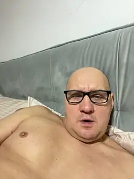 Snapshot of vanjbi45 chatting on January 6, 6:25 am vanjbi45 online show from January 6, 6:25 am