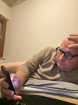 Snapshot of vanjbi45 chatting on October 18, 5:10 am vanjbi45 online show from October 18, 5:10 am