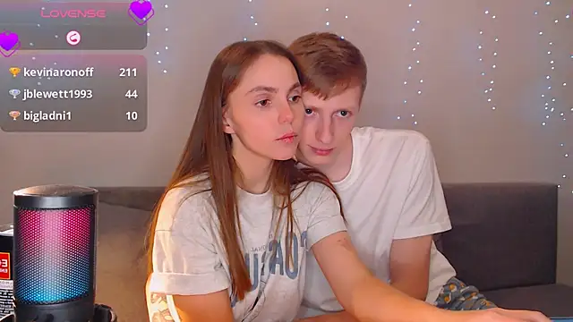 juliaanddima online show from March 3, 9:37 pm