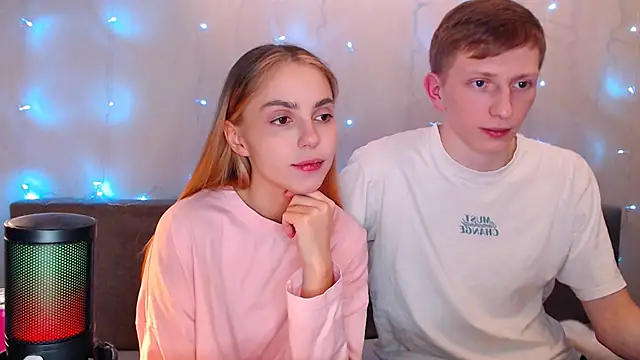 juliaanddima online show from October 5, 9:24 pm