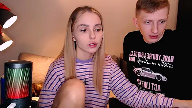 juliaanddima online show from October 26, 10:15 pm