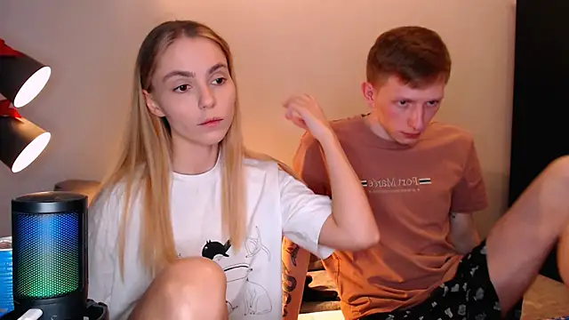 juliaanddima online show from November 20, 8:25 am