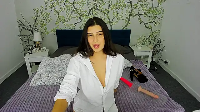 Linda EX online show from December 3, 4:50 pm