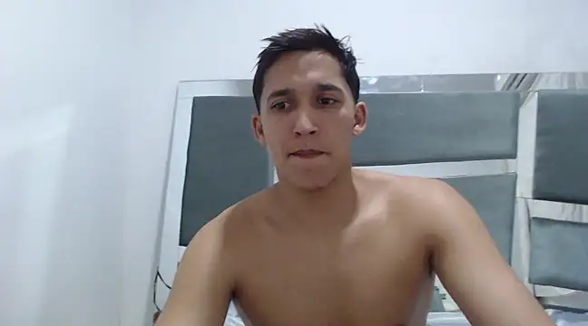 Snapshot of angel_sensual95 chatting on December 31, 7:53 am angel sensual95 online show from December 31, 7:53 am