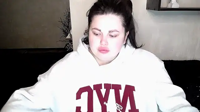 Emily Mo online show from October 26, 6:30 am