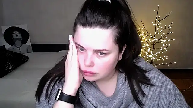 Emily Mo online show from April 1, 5:52 am