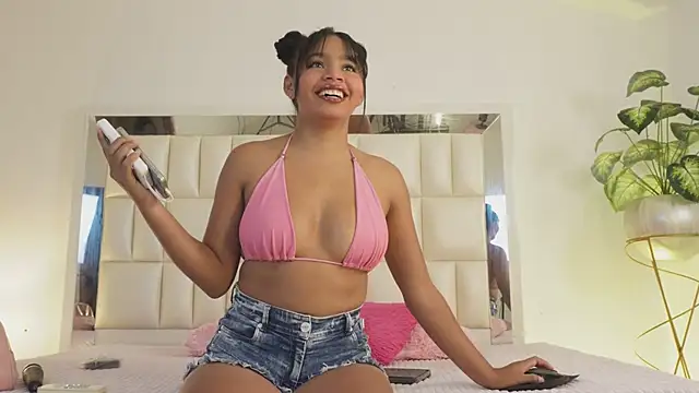 Anais aradia online show from February 11, 8:15 am