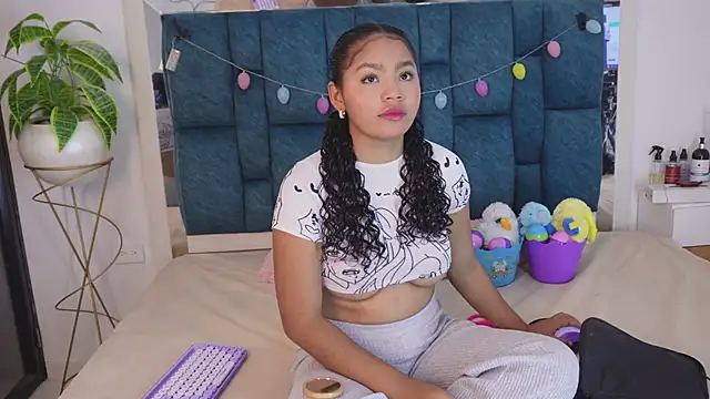 Anais aradia online show from April 1, 6:36 am