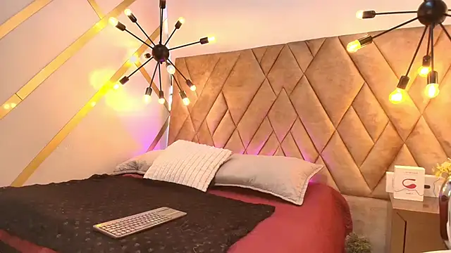 Snapshot of mia_thompsonn_ chatting on July 16, 2:34 pm mia thompsonn online show from July 16, 2:34 pm