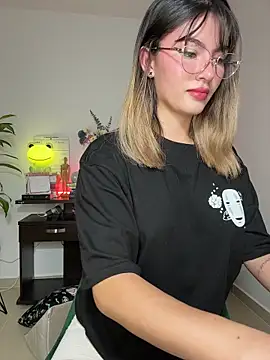 Snapshot of Your_Honeey chatting on November 14, 11:35 pm Your Honeey online show from November 14, 11:35 pm