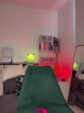 Snapshot of Your_Honeey chatting on February 13, 7:43 pm Your Honeey online show from February 13, 7:43 pm