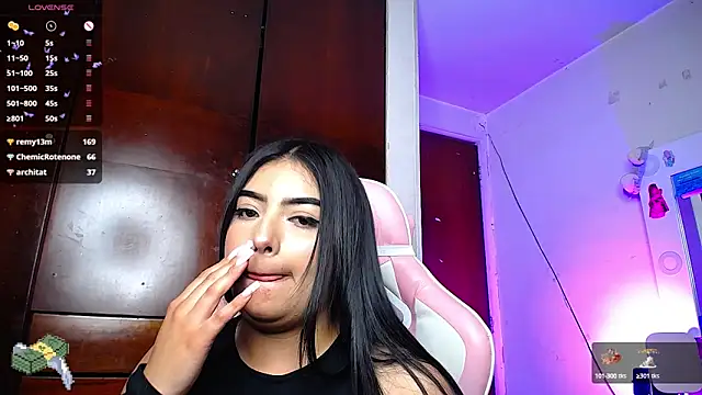 eva six online show from December 12, 10:52 pm