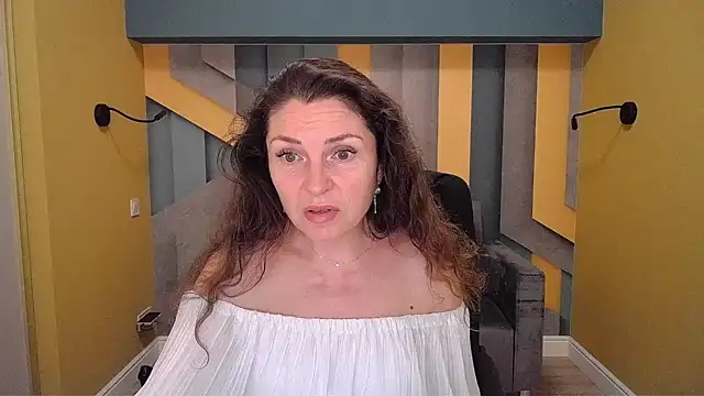 EllaLong online show from December 4, 1:31 pm