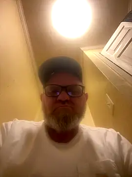 Snapshot of mrscum4u chatting on December 13, 8:25 pm mrscum4u online show from December 13, 8:25 pm