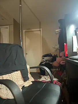 Snapshot of mrscum4u chatting on February 14, 2:47 pm mrscum4u online show from February 14, 2:47 pm