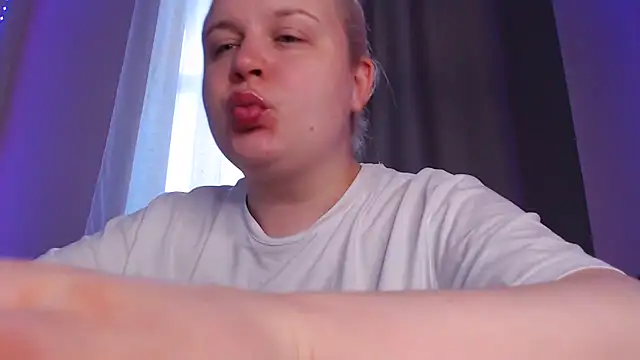 Snapshot of Karolina_love_ chatting on June 23, 3:15 am Karolina love online show from June 23, 3:15 am