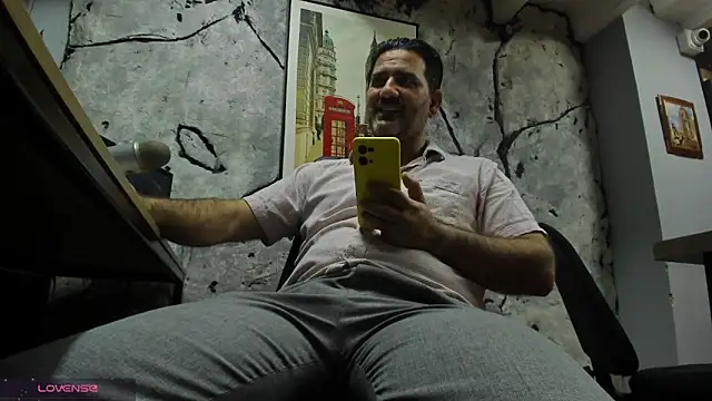 Snapshot of Maxi_TheBigDaddy chatting on January 15, 6:00 pm Maxi TheBigDaddy online show from January 15, 6:00 pm