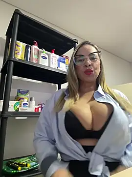 jademoomsm online show from April 10, 11:20 pm