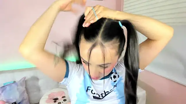tinysara online show from July 19, 3:38 pm