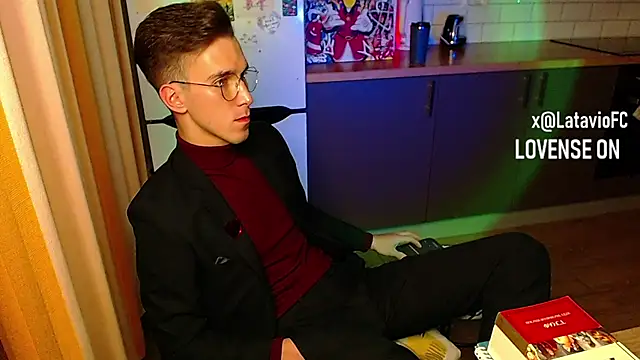 Snapshot of Midnighter_ chatting on September 22, 3:19 am Midnighter  online show from September 22, 3:19 am