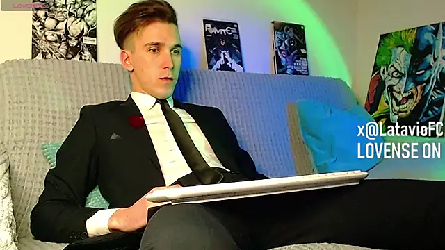 Snapshot of Midnighter_ chatting on April 1, 10:40 pm Midnighter online show from April 1, 10:40 pm