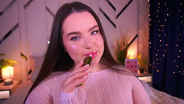 Snapshot of CuteAmberr chatting on February 11, 1:32 am CuteAmberr online show from February 11, 1:32 am