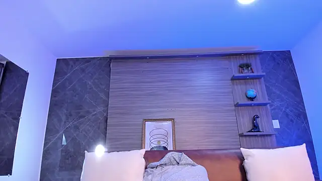 charlottewhitte online show from November 6, 11:33 am