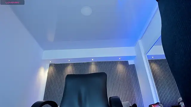 charlottewhitte online show from January 7, 11:23 am