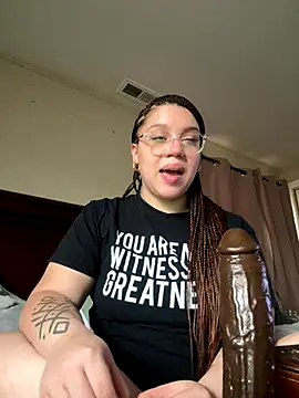 QueenNuttCollector online show from November 25, 6:19 pm