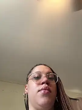 QueenNuttCollector online show from December 16, 5:07 pm