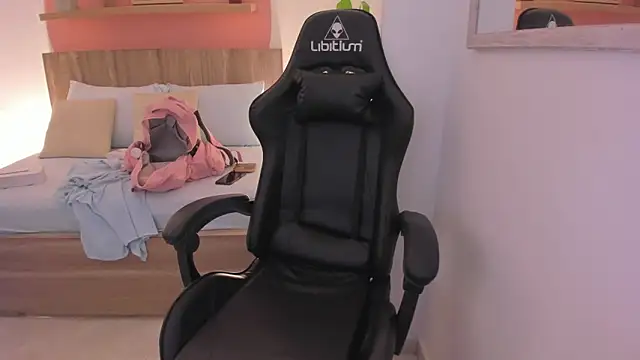 izaro22 online show from March 14, 2:31 am