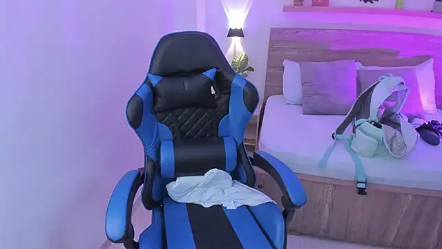 izaro22 online show from September 15, 1:11 pm