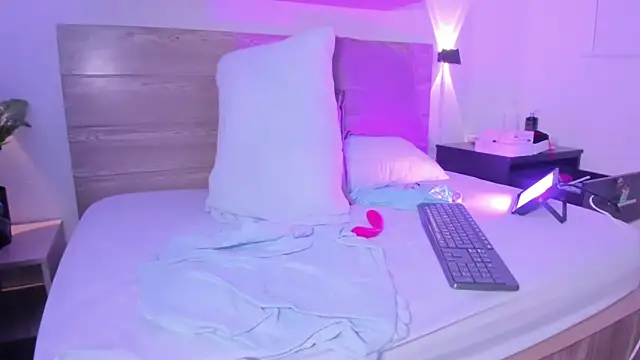 izaro22 online show from October 25, 4:13 pm