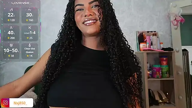 HOTBLACKANDWHITE2 online show from February 10, 9:30 pm