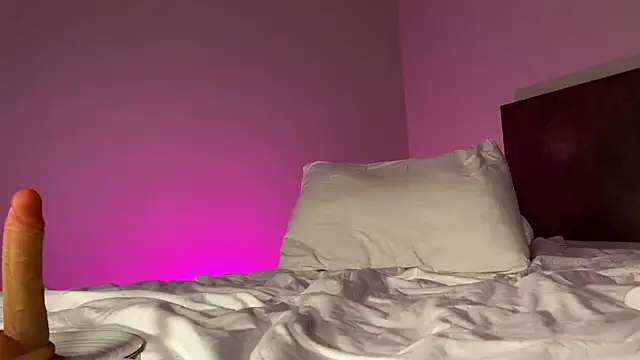 Pi-x-ie online show from April 7, 7:25 pm