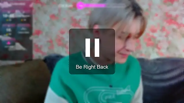 Snapshot of _YummyTony_ chatting on January 6, 8:28 pm YummyTony online show from January 6, 8:28 pm