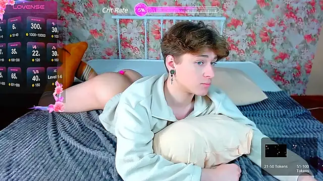 Snapshot of _YummyTony_ chatting on February 20, 2:35 pm YummyTony online show from February 20, 2:35 pm